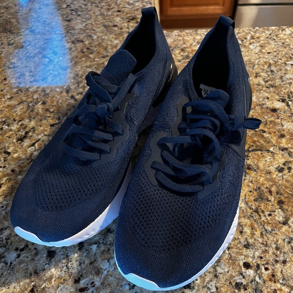 Nike Epic React Flyknit Mens Size 12.5 Brand New